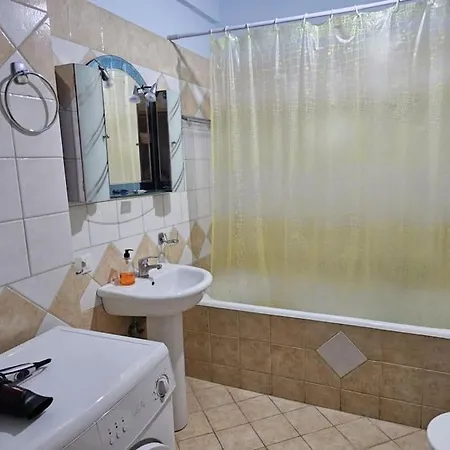 Family 150m From The Sea Apartment